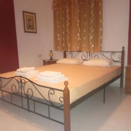 Hotel Mary มาราโธคามปอส ภายนอก รูปภาพ