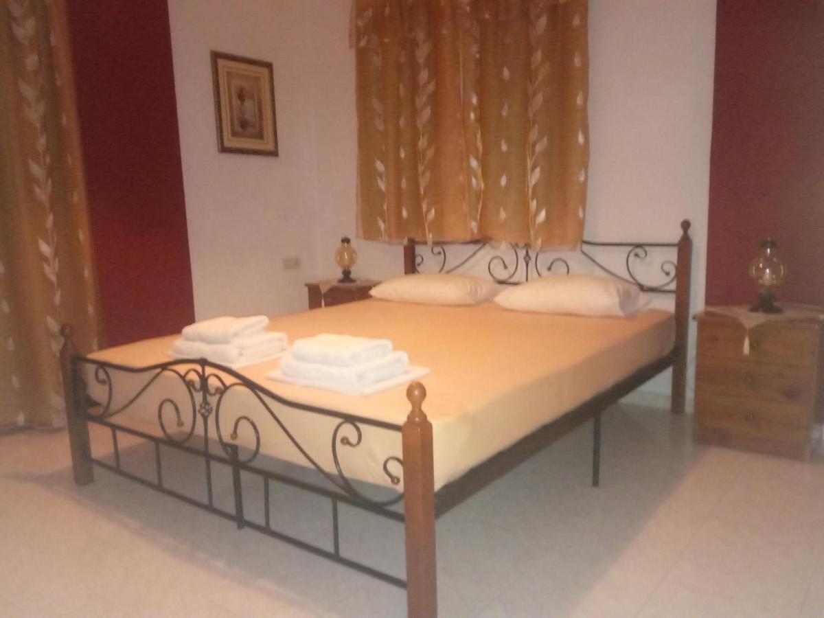 Hotel Mary มาราโธคามปอส ภายนอก รูปภาพ